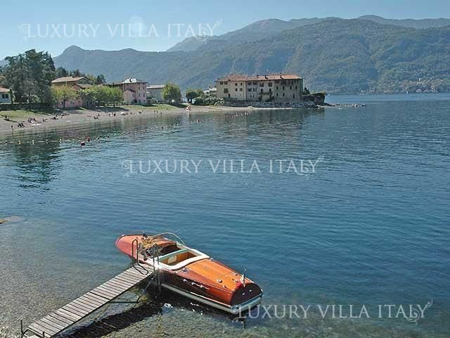 Дом у озера Комо, Италия, 450 м2 - фото 1