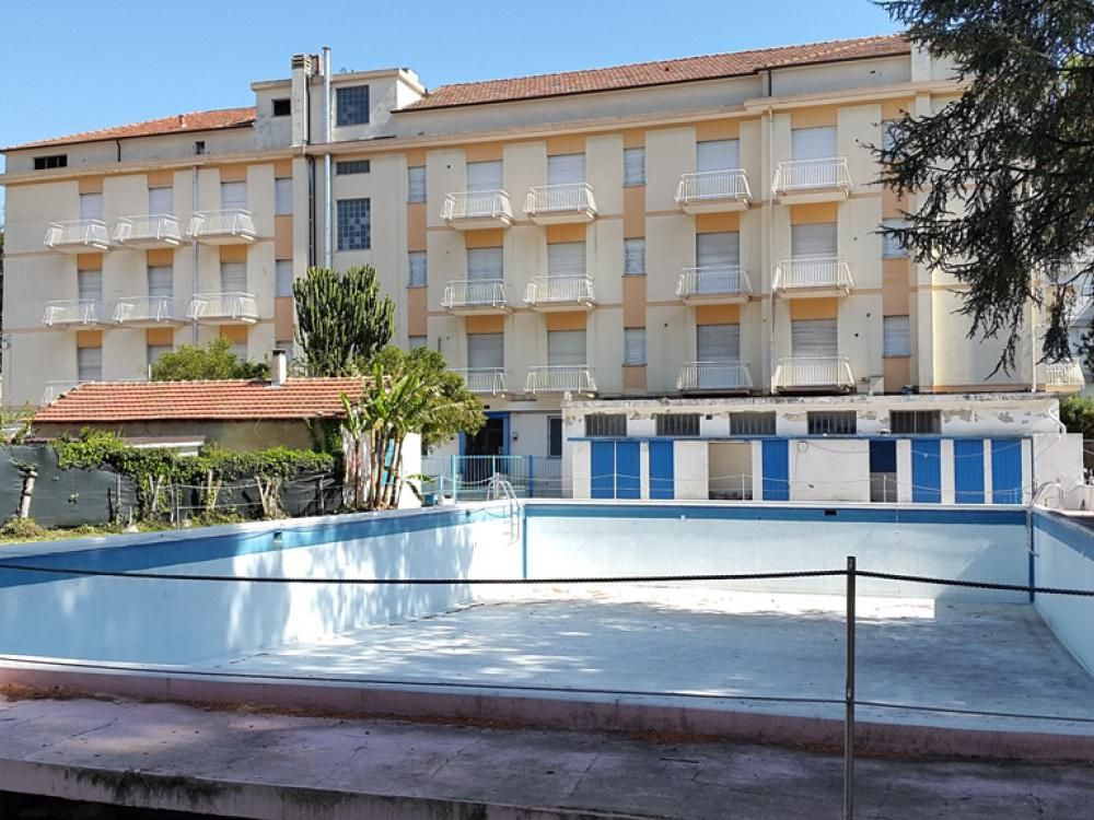 Отель, гостиница в Диано-Марина, Италия, 3 327 м2 - фото 1
