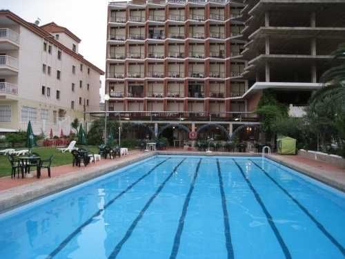 Отель, гостиница на Коста-Асаар, Испания, 20 000 м2 - фото 1