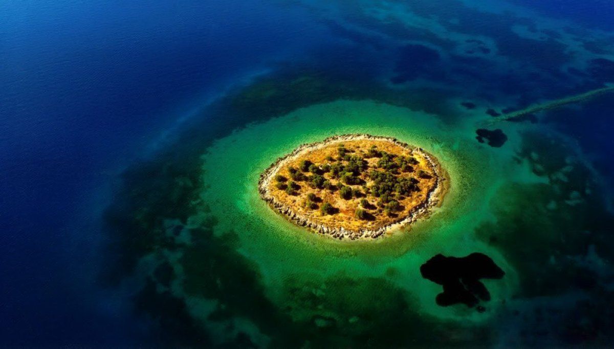 Остров Дельфи, Греция, 10 811 м2 - фото 1