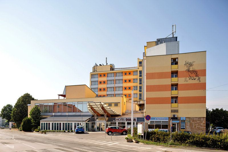 Отель, гостиница в Мурска-Соботе, Словения, 7 477 м2 - фото 1