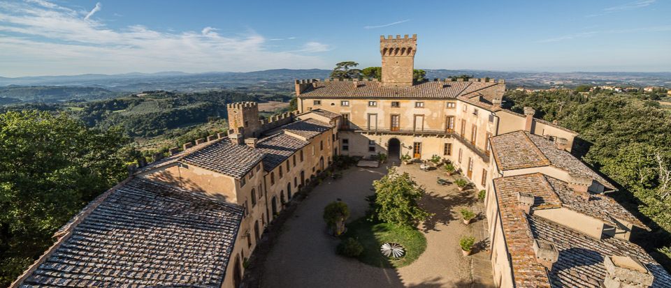 Замок в Кьянти, Италия, 5 000 м2 - фото 1