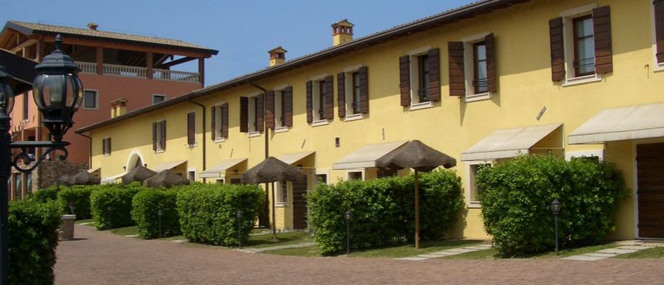 Отель, гостиница у озера Гарда, Италия, 5 760 м2 - фото 1