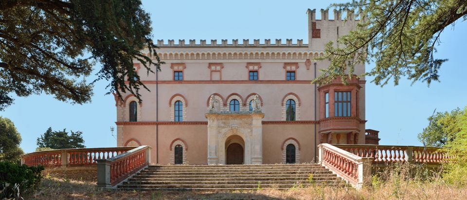 Замок в Перудже, Италия, 3 120 м2 - фото 1
