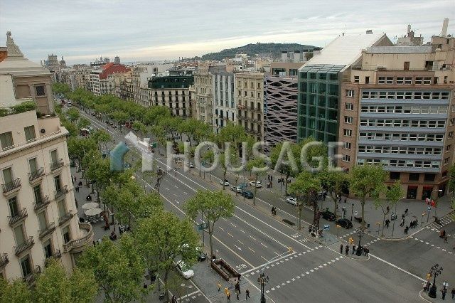 Доходный дом в Барселоне, Испания, 2 800 м2 - фото 1