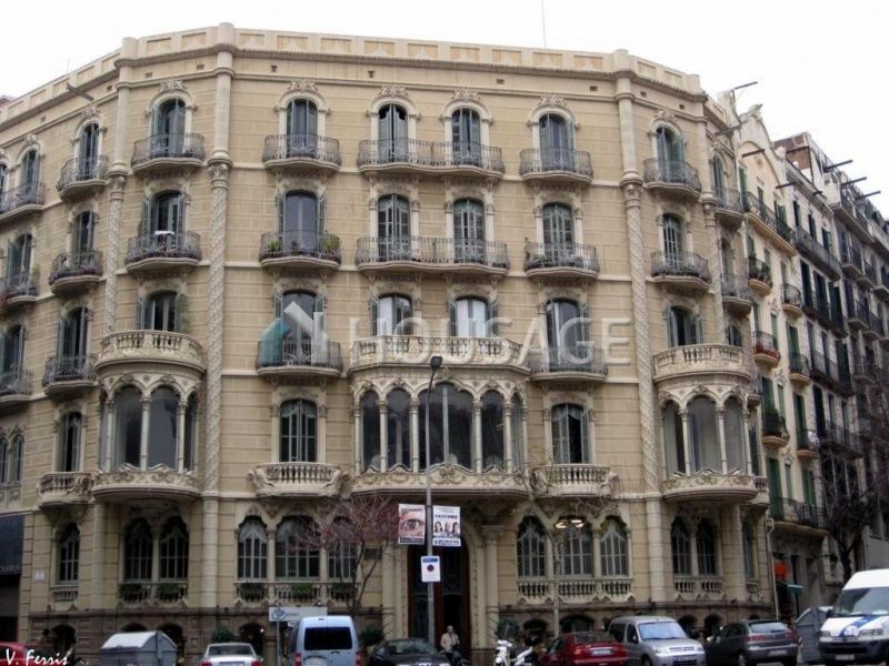 Коммерческая недвижимость в Барселоне, Испания, 2 800 м2 - фото 1
