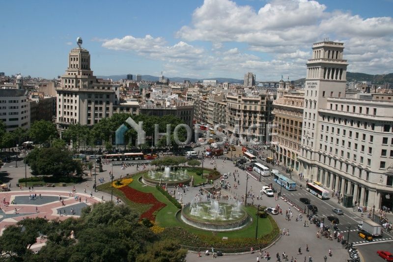 Коммерческая недвижимость в Барселоне, Испания, 2 137 м2 - фото 1