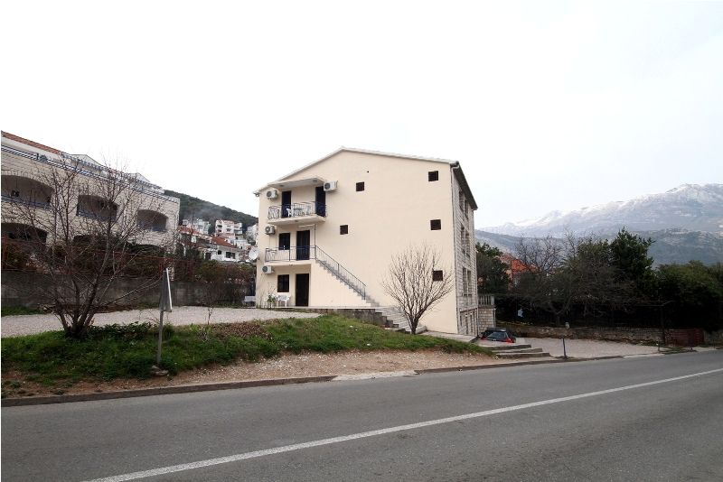 Доходный дом в Будве, Черногория, 600 м2 - фото 1