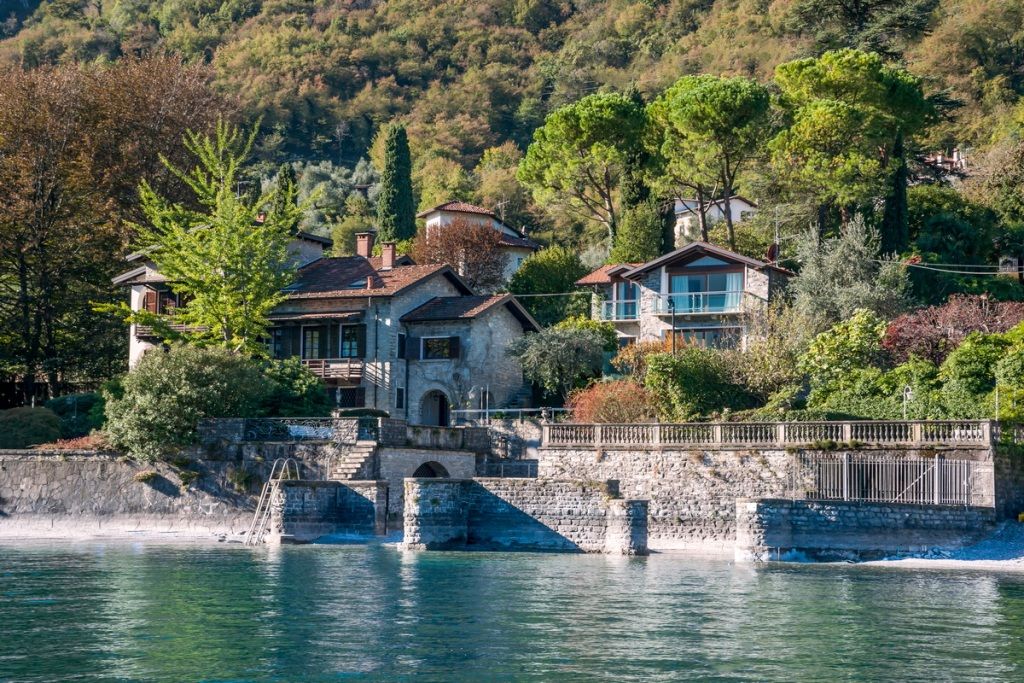 Вилла у озера Комо, Италия, 666 м2 - фото 1