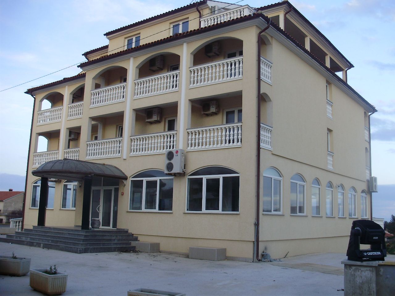 Отель, гостиница в Лижняне, Хорватия, 1 500 м2 - фото 1