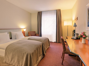 Отель, гостиница в Дюссельдорфе, Германия, 1 800 м2 - фото 1
