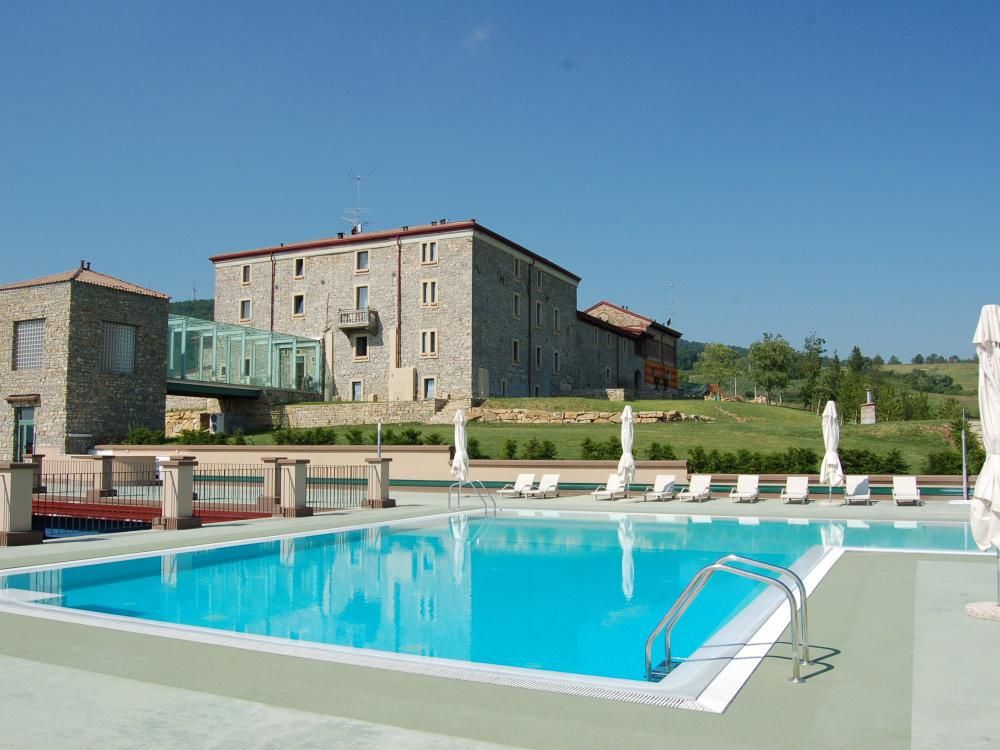 Отель, гостиница Эмилия-Романья, Италия, 3 500 м2 - фото 1