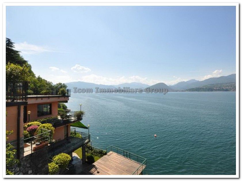 Вилла у озера Маджоре, Италия, 675 м2 - фото 1