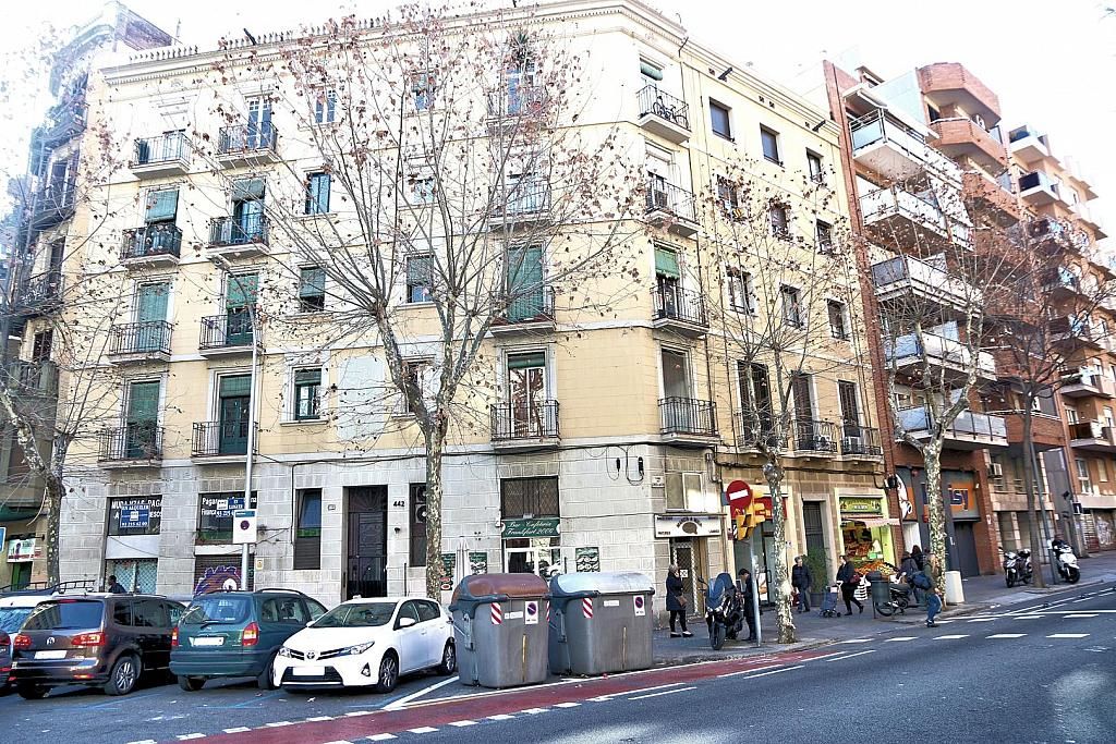 Доходный дом в Барселоне, Испания, 1 100 м2 - фото 1