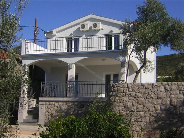 Дом на полуострове Луштица, Черногория, 90 м2 - фото 1