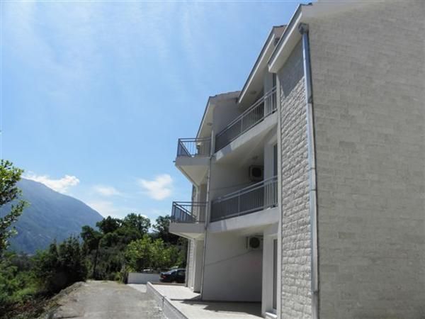 Квартира в Прчани, Черногория, 57 м2 - фото 1