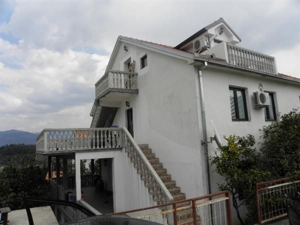 Дом в Тивате, Черногория, 280 м2 - фото 1