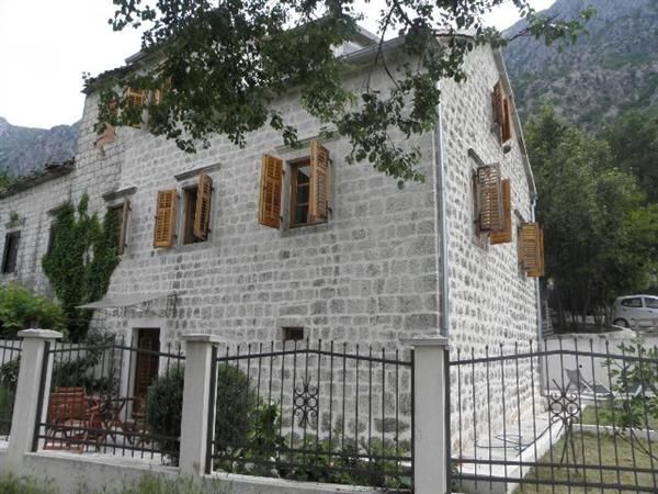 Дом в Люте, Черногория, 200 м2 - фото 1