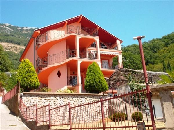 Дом в Сутоморе, Черногория, 400 м2 - фото 1