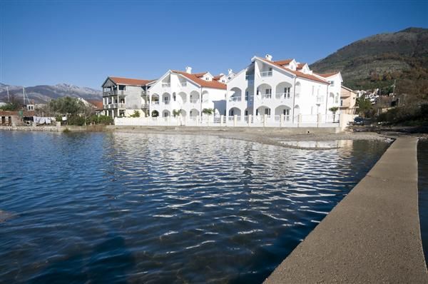 Отель, гостиница в Тивате, Черногория, 68 м2 - фото 1