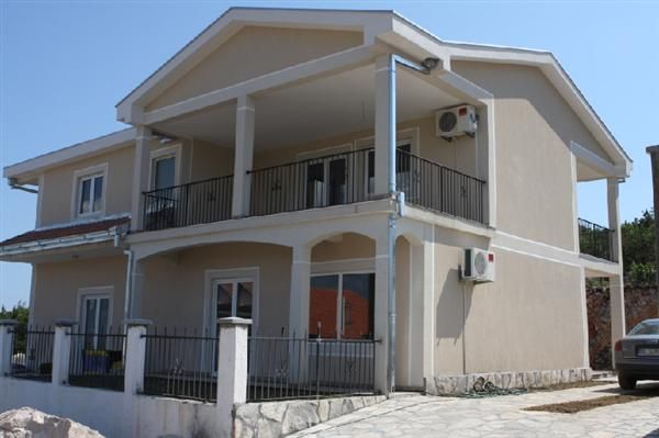 Дом в Тивате, Черногория, 245 м2 - фото 1