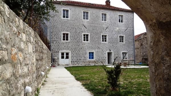 Вилла в Рисане, Черногория, 300 м2 - фото 1