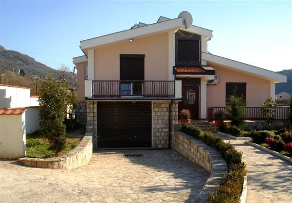 Дом в Баре, Черногория, 250 м2 - фото 1