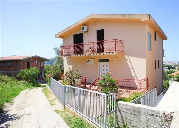 Дом в Баре, Черногория, 246 м2 - фото 1