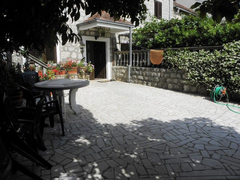 Дом в Доброте, Черногория, 190 м2 - фото 1