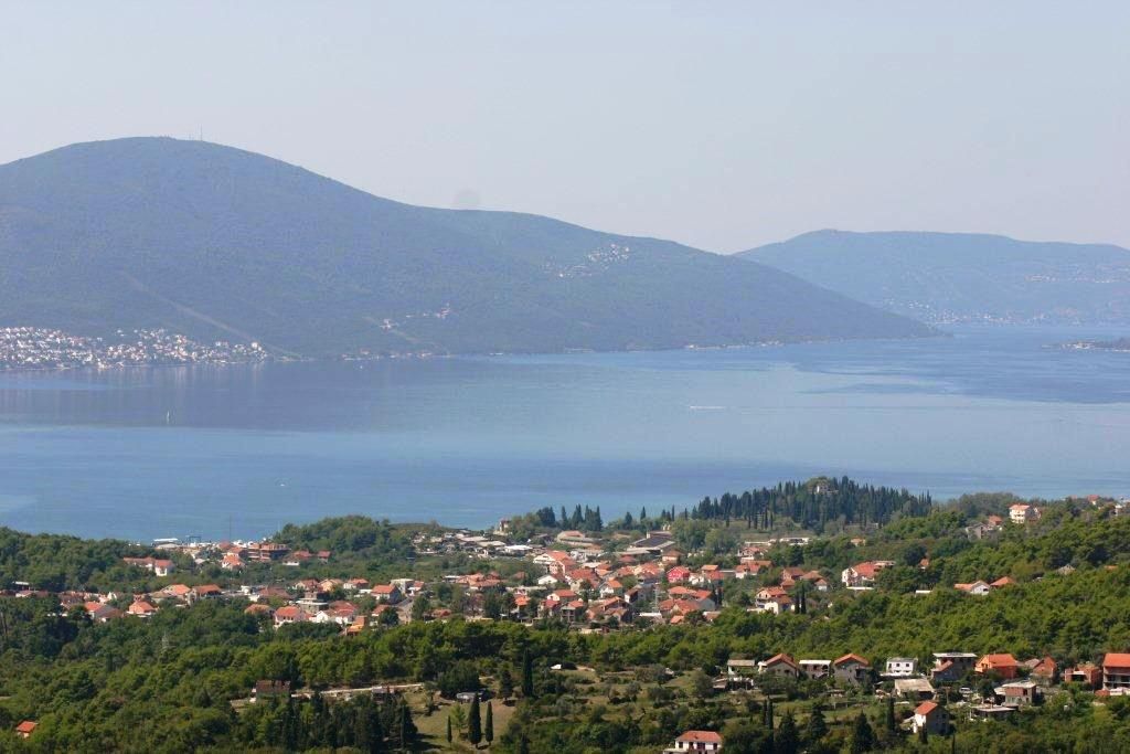 Земля в Тивате, Черногория, 2 970 м2 - фото 1