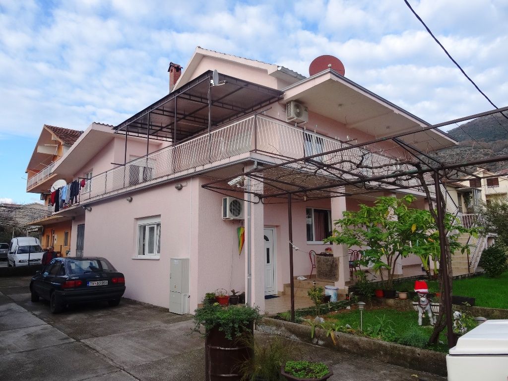 Дом в Тивате, Черногория, 215 м2 - фото 1