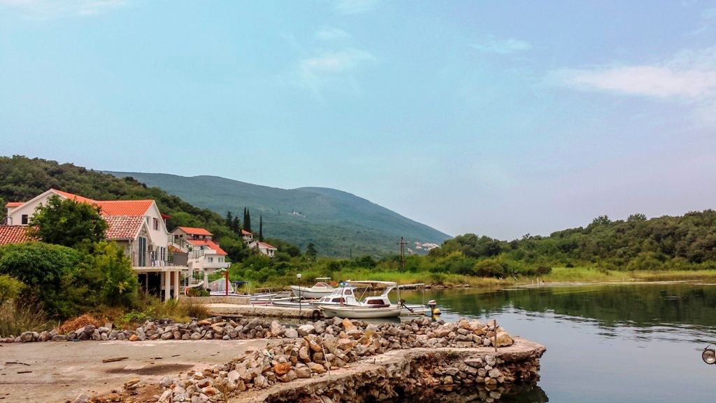 Земля на полуострове Луштица, Черногория, 1 630 м2 - фото 1