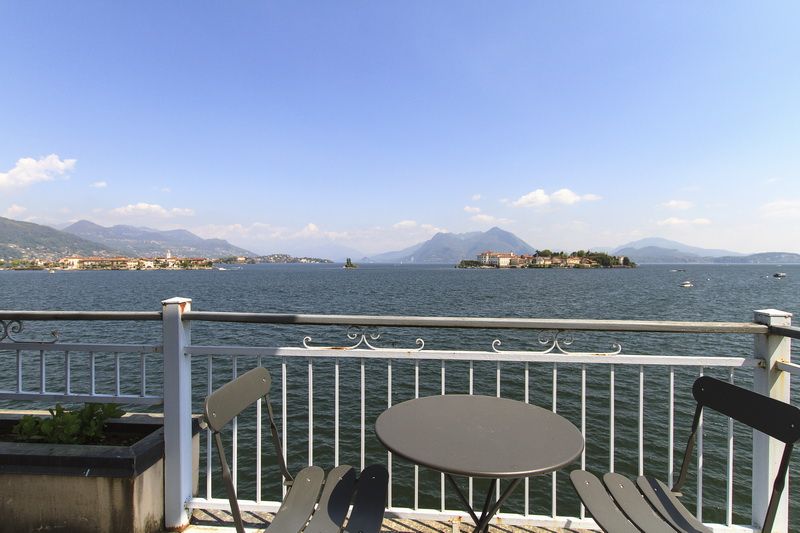 Вилла Озеро Маджоре, Италия, 795 м2 - фото 1