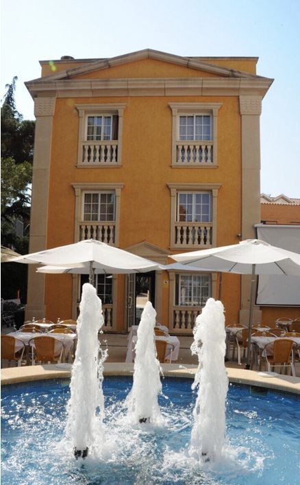 Отель, гостиница в Жироне, Испания, 650 м2 - фото 1