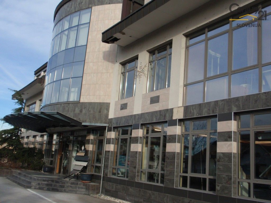Коммерческая недвижимость в Мариборе, Словения, 1 215.9 м2 - фото 1