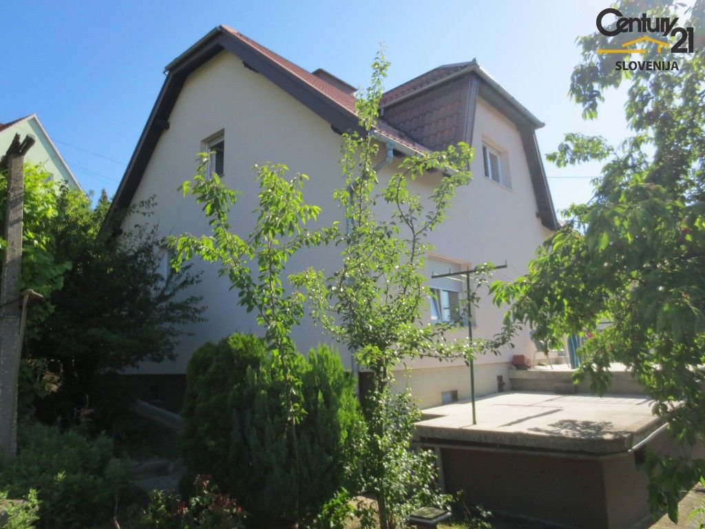 Дом в Мариборе, Словения, 255.8 м2 - фото 1