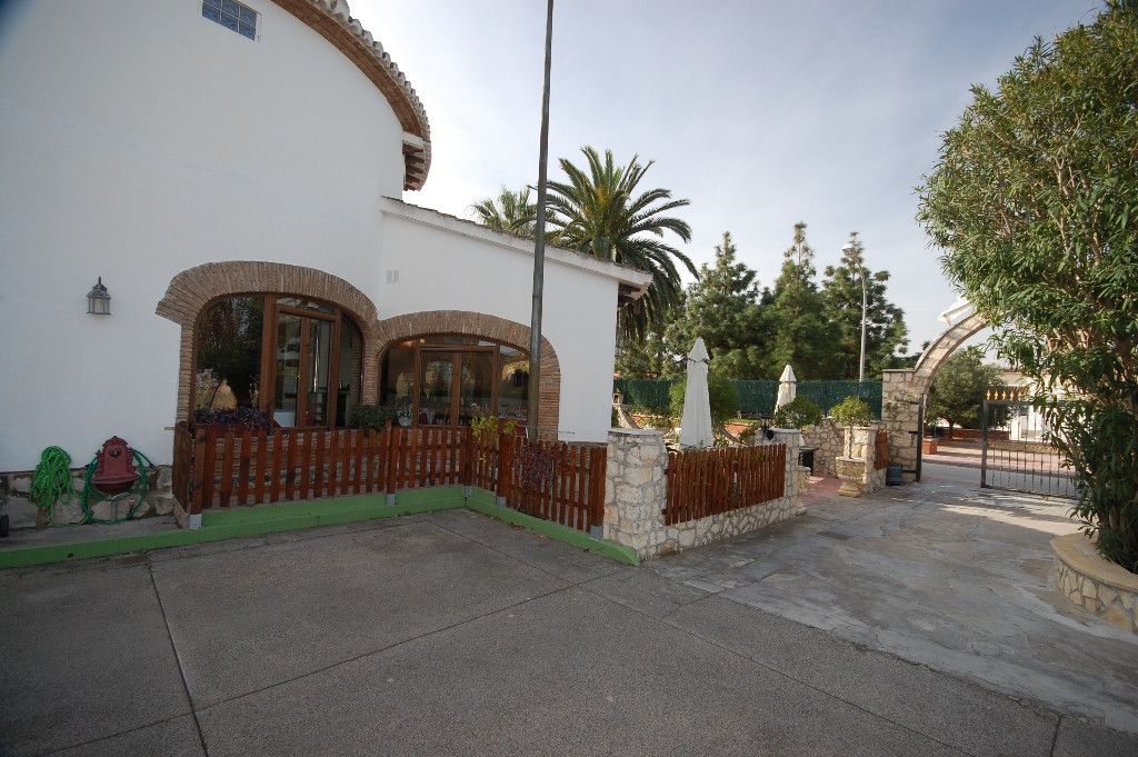 Коммерческая недвижимость в Эльс-Поблетс, Испания, 450 м2 - фото 1