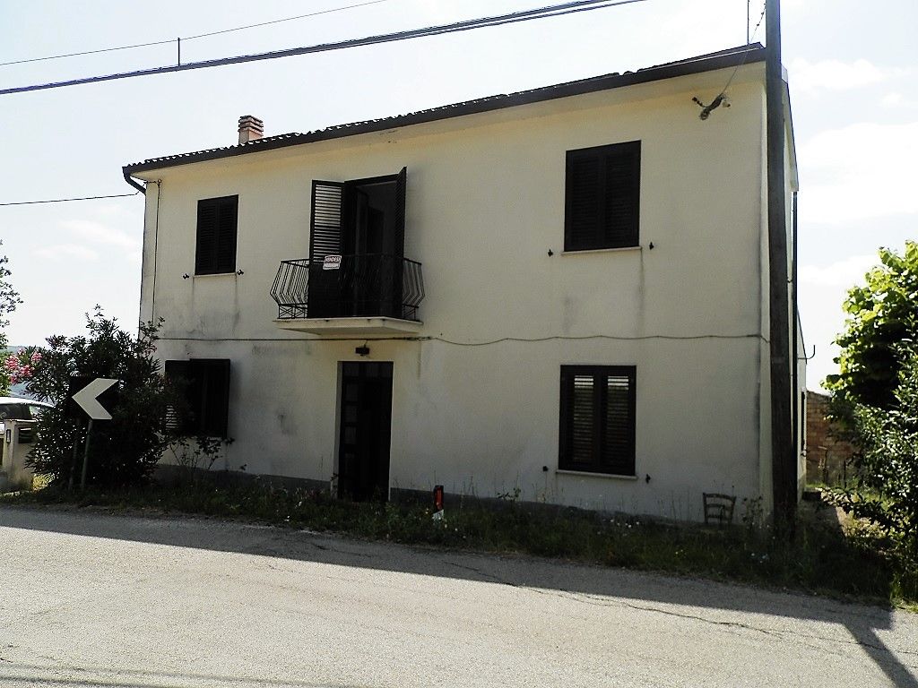 Дом Абруццо, Италия, 183 м2 - фото 1