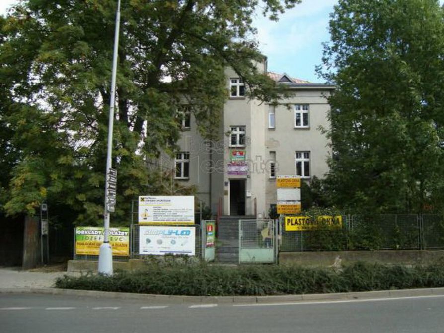 Коммерческая недвижимость в Карловых Варах, Чехия, 396 м2 - фото 1