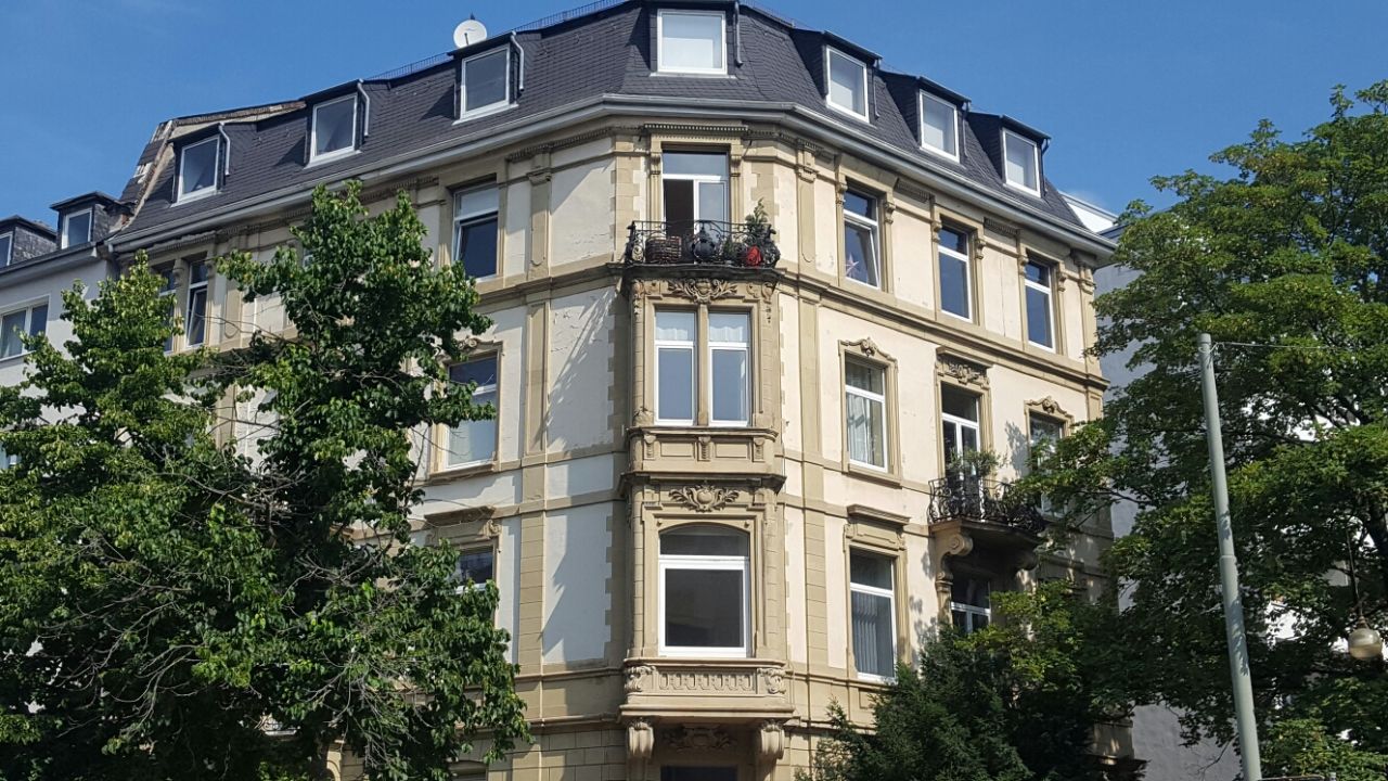 Доходный дом во Франкфурте-на-Майне, Германия, 1 100 м2 - фото 1