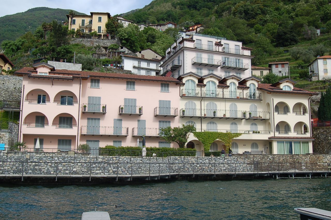 Квартира у озера Комо, Италия, 90 м2 - фото 1