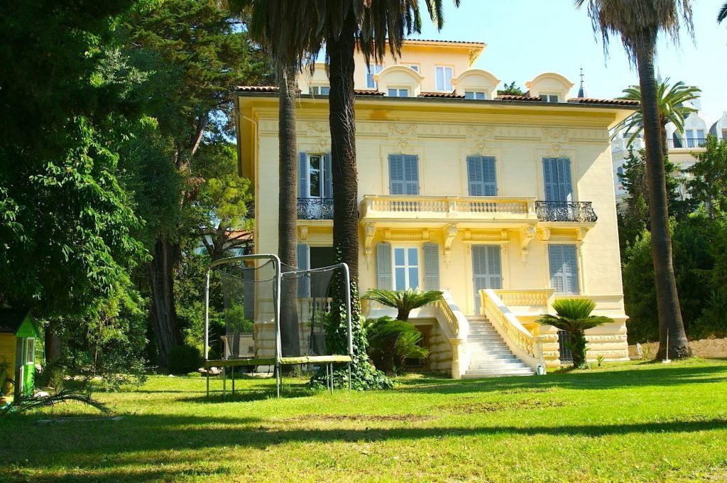 Коммерческая недвижимость в Ницце, Франция, 650 м2 - фото 1