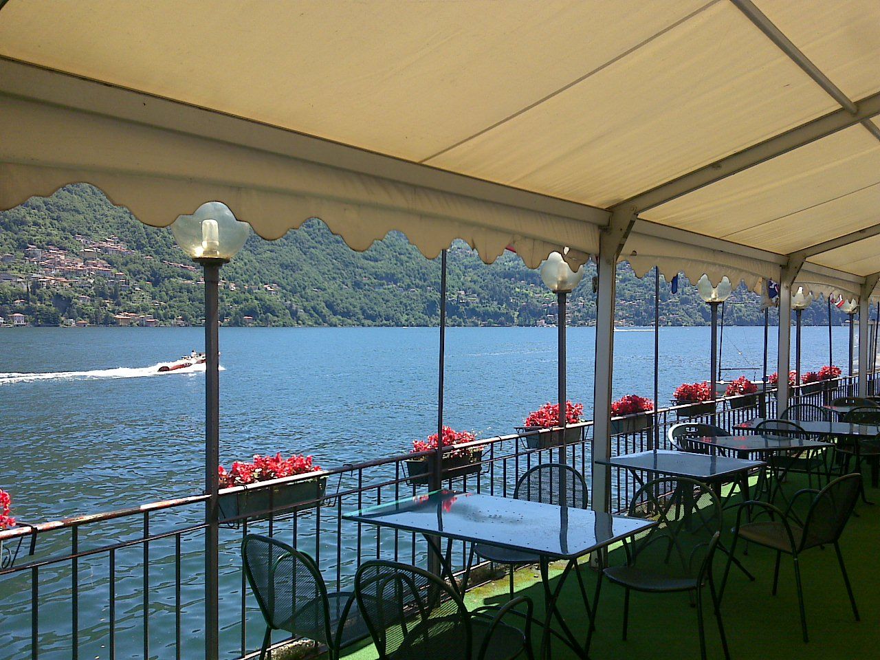 Отель, гостиница у озера Комо, Италия, 1 000 м2 - фото 1