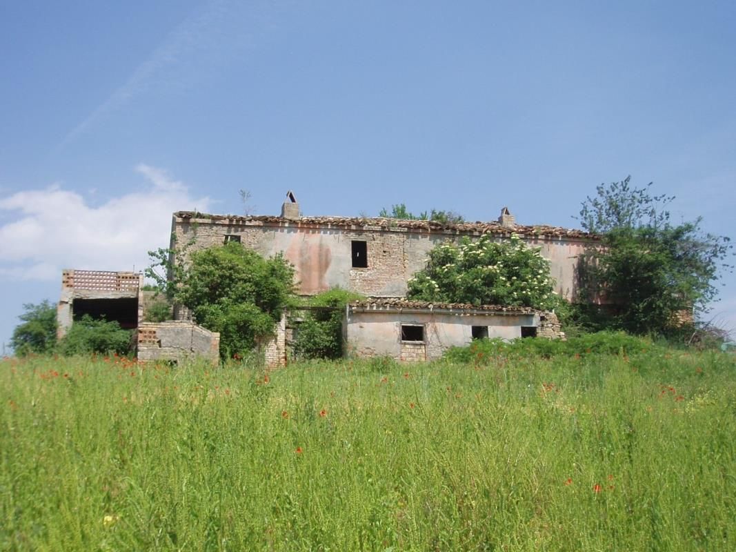 Дом под реконструкцию Абруццо, Италия, 25 Га - фото 1