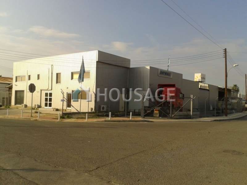 Коммерческая недвижимость в Лимасоле, Кипр, 1 200 м2 - фото 1