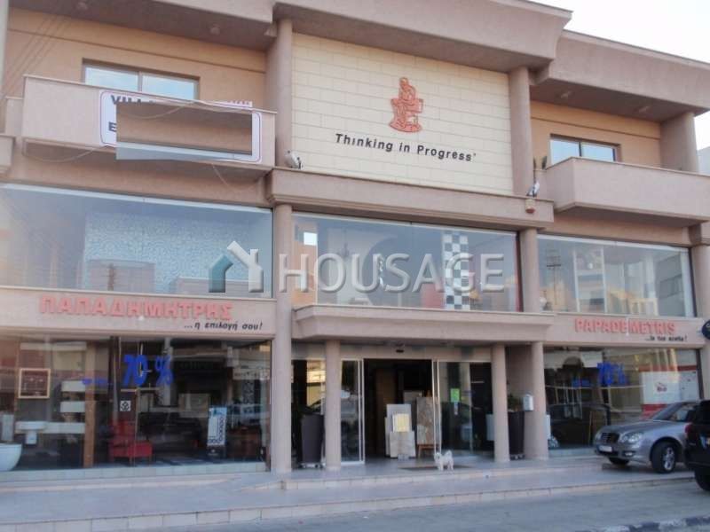 Коммерческая недвижимость в Лимасоле, Кипр, 1 500 м2 - фото 1