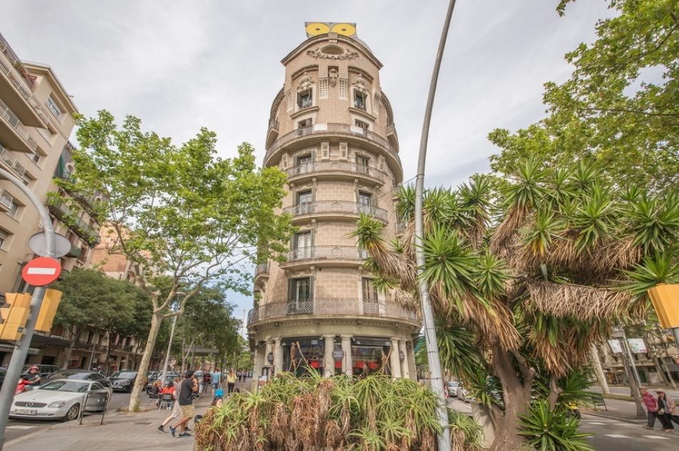 Коммерческая недвижимость в Барселоне, Испания, 233 м2 - фото 1