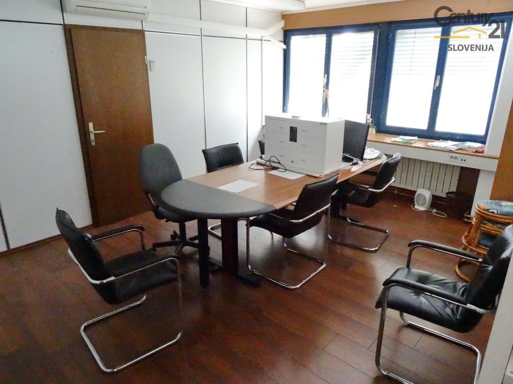 Офис в Мариборе, Словения, 376.1 м2 - фото 1
