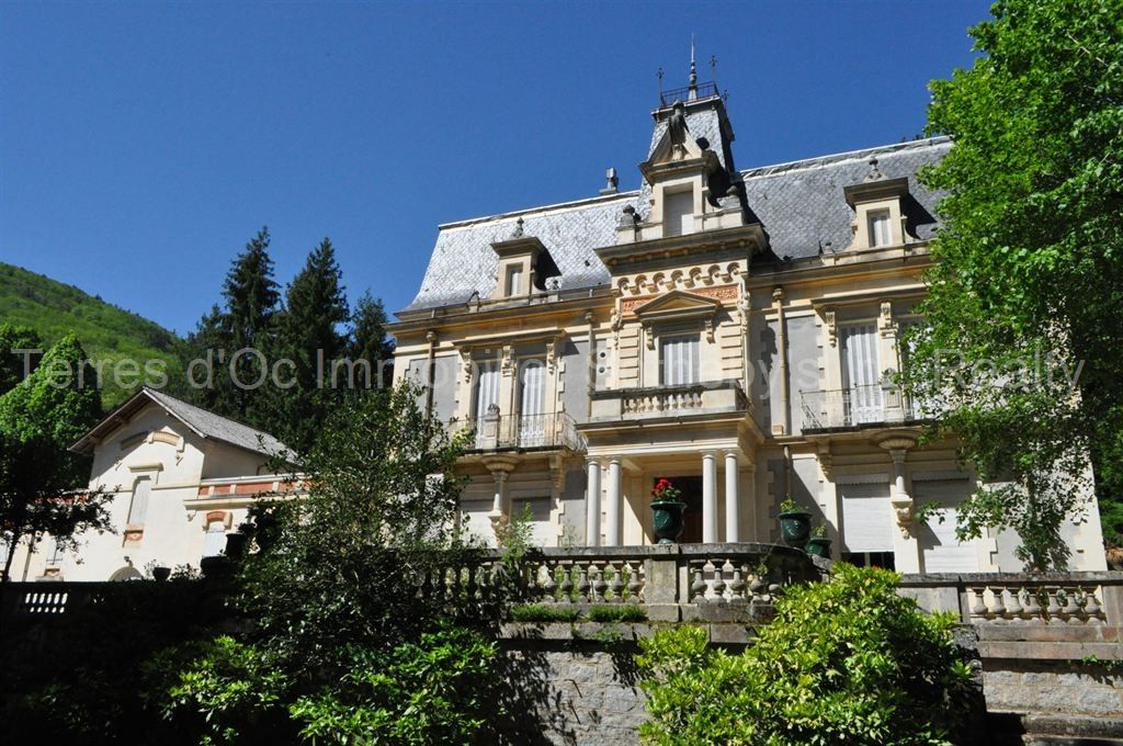 Замок в Восточных Пиренеях, Франция, 490 м2 - фото 1