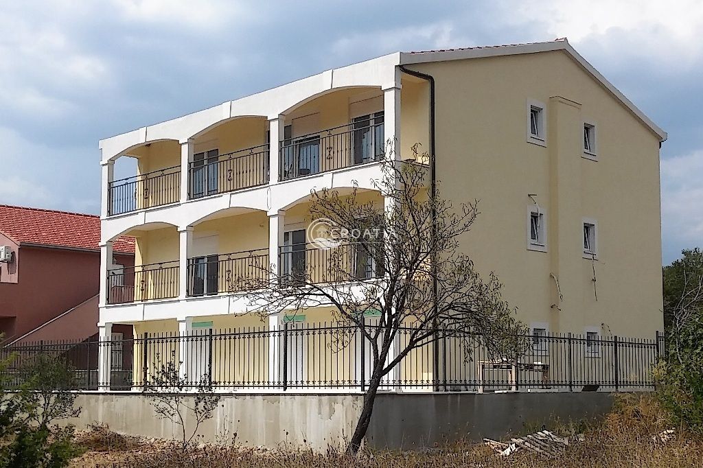 Коммерческая недвижимость в Рогознице, Хорватия - фото 1